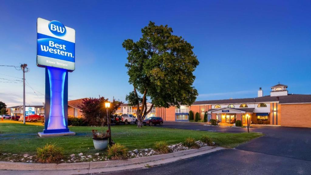 Best Western River Terrace Cheboygan Exterior foto