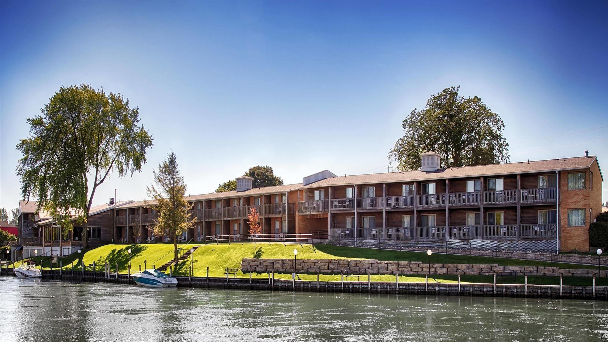 Best Western River Terrace Cheboygan Exterior foto